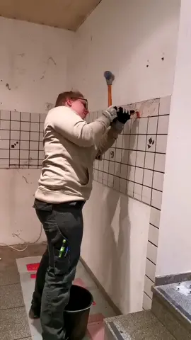 Jetzt wird endlich mal gearbeitet ☺️🛠️ Teamwork #haus #umbau #bauen #umbauenundrenovieren #renovieren #altbau #altbauliebe #altbausanierung #sanierung