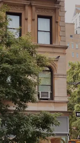 light summer rains are the best kind of rains 🌳🌆✨  Shot on iPhone 13 Pro Max 4k at 30 fps  #ethanbarberco #madisonavenue #oldnewyork #timelessclassic #newyorkphotography