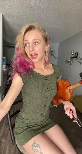 this was a fail lol. I fixed it tho 🥰 #fail #violin #oldviolin #beautifulinstrument #beautiful #fyp 