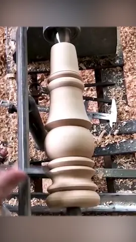 The railing is formed #madeinchina #wood #woodworking #woodwork 