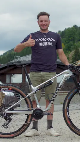 Those sick reflective custom bikes will not only reflect the awesome canyon athlets on track but also be an eyecatcher for sure!✨️👀  #cllctv #worlds