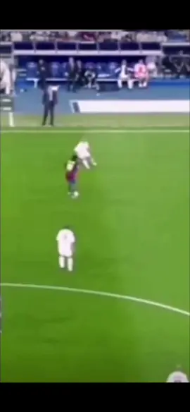 My first edit! Blow it up #edit #fußball #fyp #viral #messi #ronaldinho #edit #buildupcommunity crop: @Benzz