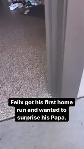 He gave him his home run ball 🥹❤️ #baseball #sports #homerun #wholesome #goodnews #happy #smile #Love 