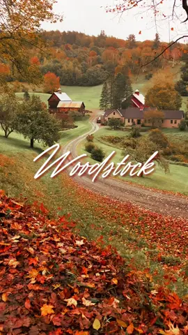 The cutest fall town in Vermont #vermonttravel #smalltowncharm #autumnaesthetic🍁🍂 