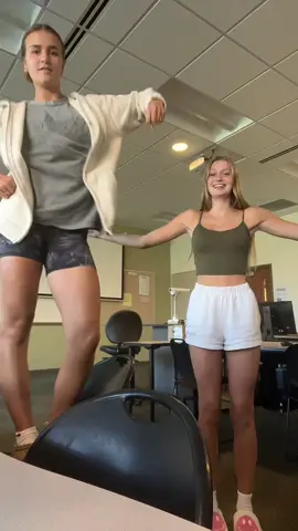 In the conputer lab tbh #AEJeansSoundOn #corn #viral 