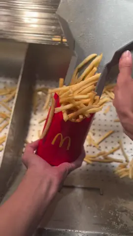 Everyone hates Cold fries from @McDonald’s  #fry #mcdonalds #fyp #viral #33333 