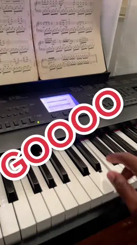 Mueveteeeee 😂😂 #piano #onefinger #fingerdance #fingerchallenge #fingerstyle #fingers #music 