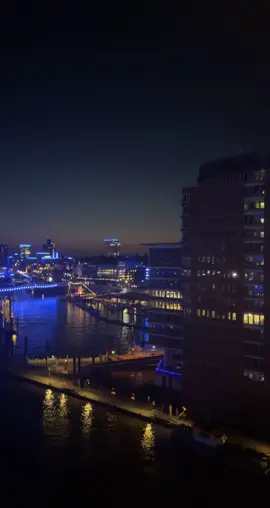 Hamburger Hafen bei Nacht.⛴🌃#hamburg #hafen #hafenhamburg #urlaub #lovly 