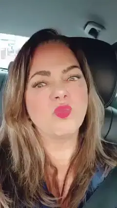 Caras e bocas! #patriciaeroles #coroasdotiktok #65anos #mulheresmaduras #olderdigitalinfluencer #LugarDeFalas #yyc #festivaldecomedia #MinhaVersão #tiktokviral #viralvideo #videoviral