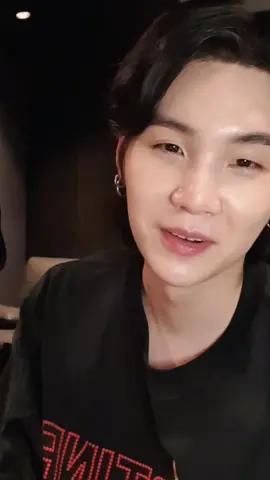 Membalas @tanniap14 ini mentahannya yaa yg tanpa musik😊 #GoyangOkky #민윤기🐱 #방탄소년단💜 #bangtansonyeondan방탄소년단 #yoongi #suga #yoongiedit #bts #fypシ゚viral #fypdongggggggg #fypage #sugalive