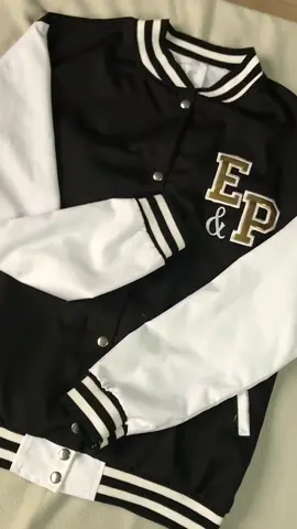 ¿Que les parecen?😍 #caracasvenezuela #venezuela🇻🇪 #chaquetas #chaquetaspersonalizadas #chaquetasprom #fyp #fypシ #viral #aesthetic #fypシ゚viral 