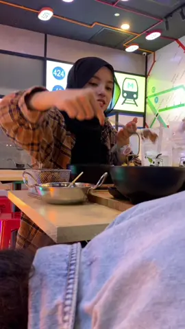 That one friend who love stealing food secretly🤫💯✨.                                           #myeongdongtopokki #mdt #koreanfood #friend #Foodie #secret #sneaky #fyp