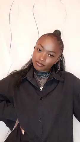 Anyways, click the link on my bio and you'll know how 😍#trending #fyp #veegwanalia #uhurukenyatta1 #makeupbyvivian💄
