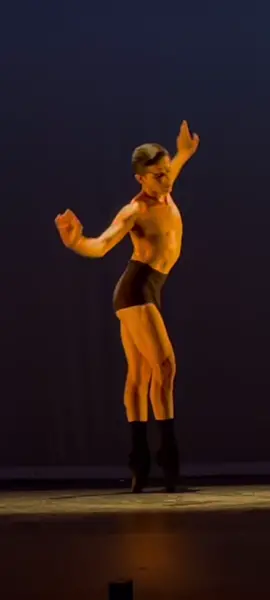 De las mejores sensaciones al bailar 🫰🏻✨ #balletdancer #maledancer #fyp #maleonpointe #dancer #ballet #charly #pointeshoe #bailarinmexicano #swanlake #tchaikovsky #lgbt #