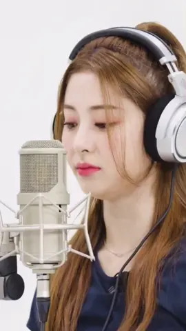 raise y_our glass by huh yunjin ♡ #le_sserafim #huhyunjin #fyp #kpopfyp 