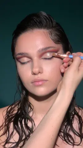 Fresh as cool water💧 for @florasis.official ✨ Beauty @ffrancescca07 ✨ Hair @ciocsanloredana #florasisbeauty #florasis #chinabeauty #huaxizi #malvinaisfan #mlihowto #mlitiktok #cutcreasemakeup #delicatemakeup #glossylips #sirenmakeup #mermaidmakeup #naturalbrows #beoriginalbeyou 