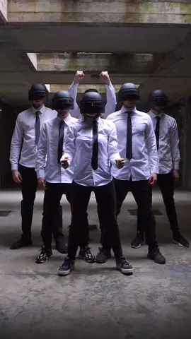 🪖 Breath in, breath out 🪖 #urban #urbantheory #geometryart #breath #tutting #tuttingdance #geometryart #dark #in #out 