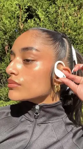 Finally, earbuds that don't fall out. @genaistar  takes us on a run to show off her new Powerbeats Pro  #fyp #tech #viral #workout
