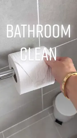 Finally got around to cleaning the bathroom, the summer holidays are taking their toll 🤪 #CleanTok #cleanwithme #cleaningmotivation #satisfyingcleans #cleaningtips #fabulosa #fyp