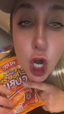 You know you want more 😋 #cheesecurls #bakedchips #cheesy #crunchy #asmr #asmrcrunch #eatingshow #fyp #WorldPrincessWeek #AEJeansSoundOn #2lipsasmr