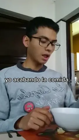 yo acabando la comida