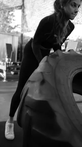 OutdoorGym bei uns im Löwen Fitness Braunschweig 💪🏻 24/7 für dich geöffnet! #outdoorgym #Fitness #loewenfitness #strong #outdoortraining #fitnessmodel #goodvibes #nevergiveup #fridaymotivation #lovegym #gymbassador #GymLife #workout #workoutroutine #letsgo 