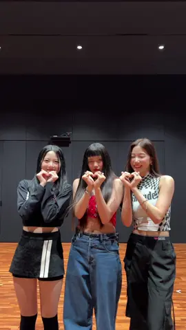 @LE SSERAFIM  #카즈하 님 #은채 님과 함께한 Hype Boy💥 #NewJeans #NewJeans_HypeBoy #HYEIN #LE_SSERAFIM #KAZUHA #EUNCHAE #HypeBoy 