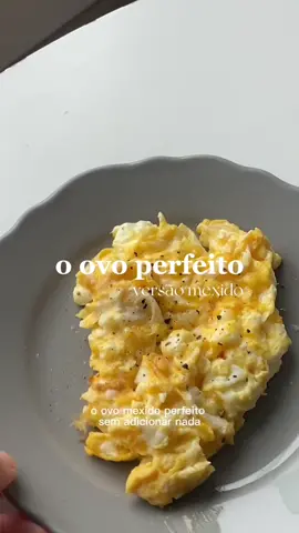 o ovo perfeito - versão mexido 🍳🫶🏼💫  #healthyrecipes #healthybreakfast #ovomexidocremoso #cafedamanhã #comidasaudavel #ideiadecafédamanhã 