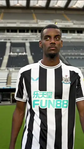 🇸🇪✍️ #nufc #pl #isak 