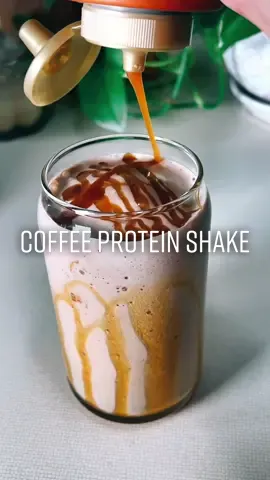 Peanut butter brownie protein shake with coffee ice cubes 🤤 #asmr #proteinshake  #kitchengadgets #coffeeproteinshake #coffeicecubes #protein #asmrfood 