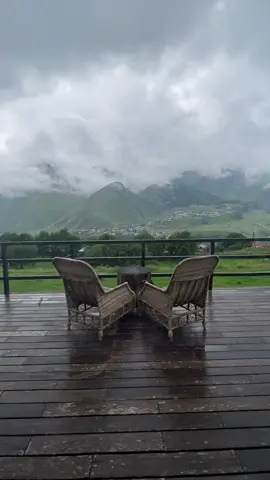 متخيلين هذا الجمال في جورجيا 🇬🇪 .. التصوير في فندق رومز كازبيجي في جبال القوقاز 📍#جورجيا #كازبجي #جبال_القوقاز