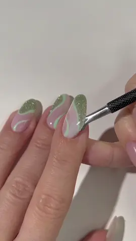 ✨🍃 byee byee #peeloff #nails #nailhack #LearnOnTikTok 