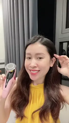 Máy massge di tinh chất chăm sóc da nhạy cảm và thu nhỏ lỗ chân lông. Cứu tinh cho các chị e da dầu da mụn