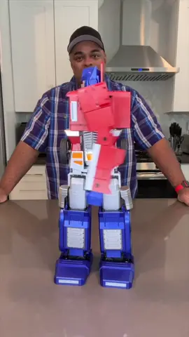 This $800 talking Optimus Prime Transformer….transforms! #t#toysc#collectiblestransformers #hasbropulse 