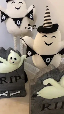 Fall szn starts in August and you can’t convince me otherwise🖤 #fall #pumpkinseason #halloween #pumpkinspice #sweaterweather #fallszn🍂🎃 #falldecor #decoratewithme 