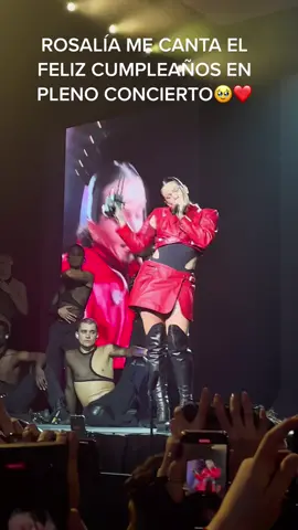 el mejor cumpleaños de mi vida, no lo puedo creer. Te amo @rosalia 😭❤️🇦🇷 GRACIAS  #foryoupage #rosalia #argentina #motomamiworldtour #motomami #foryou #concert 