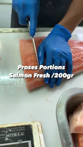 proses portions salmon fresh #pengusahasalmon #restaurant #Fillet #Salmon #sashimi #portions #jakartahits #jakartaselatan #fyp #makansalmon