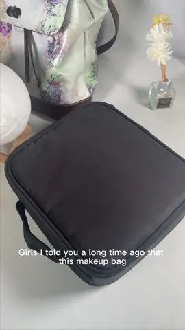 hot girl makeup bag 👛💅🏻💋💄#makeup #makeupbag #packwithme #cosmeticbag #beauty #thatgirl #fyp #foryou #uk