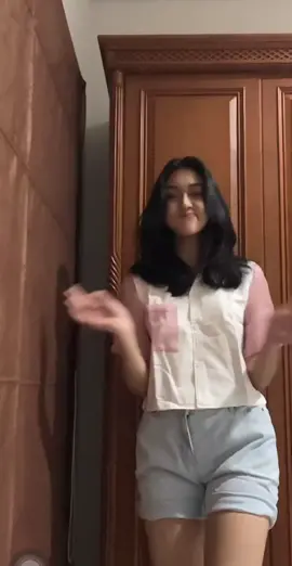 celana aku berantakan huhu