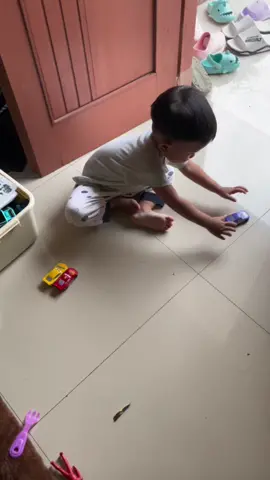 Yang penting beli bakso 🤣🤣🤣 tadi ada bakso depan gang kayanya udah pergi biar ada yang dibawa pulang dia beli bakso yang lain 🤣🤣 #kids