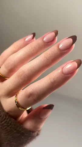 🍫🫶🏼✨🤎 #gelnails #frenchnails #autumnnails #fallnails #brownnails #nailinspo 