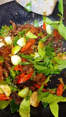 ผัดฉ่ากบไล่ฝน แต่ฝนสู้กลับ #กับข้าวกับปลาโอ #กับแกล้ม #แซ่บ #spicy #foryou #thailand