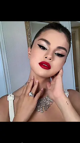 #selenagomezlook @