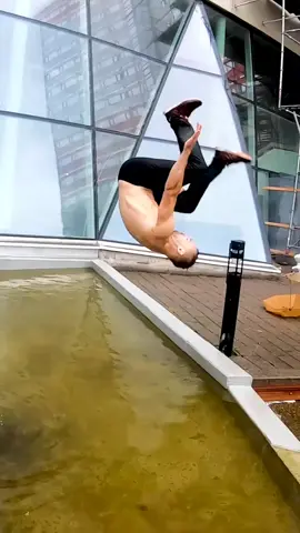 It was the t-shirts fault 😡 #parkour #freerunning