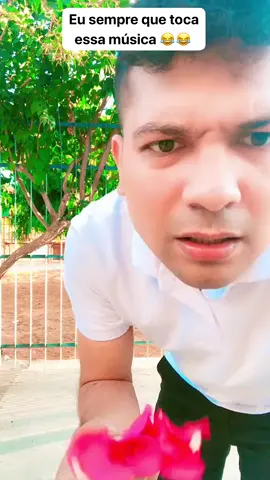 Ele sem ação. O beijinho no final 😘 #jaineleine