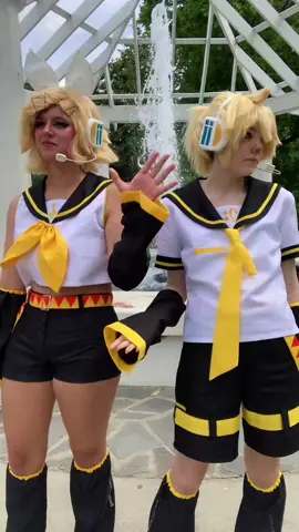 i have a funny blooper of this video hehe 😼😼 ALSO THE FOUNTAIN IN THE BACK ARRHGRRVRB // FOLLOW RIN NOW : @Coral || #vocaloid #lenkagaminecosplay #kagaminglen #cosplay #kagamine #fy #kagaminelencosplay #hatsunemiku #kagaminetwins #rinkagamine #kagaminerincosplay #rinkagaminecosplay  #vocaloidcosplay #projectdiva #projectsekai #miku #fyp #anime 