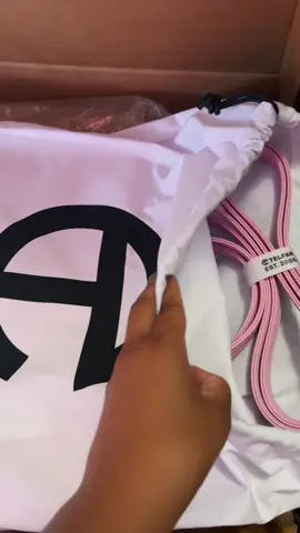 bubblegum 🎀 literally my new fav baaaag😍 #telfar #telfarunboxing #bubblegum 