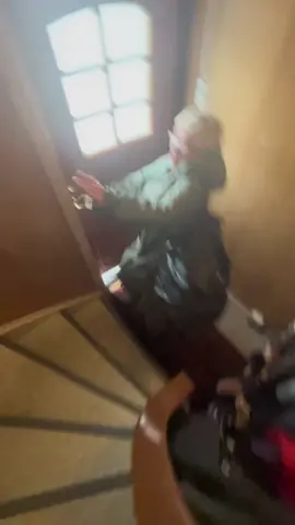 Wish everybody a happy sunday! BLBLBLBLBLBLBLBLBL 😂 #fy #fyp #foryou #foryourpage #jumpscare #mom #norway #prank #skraemmern #haha #allday #sunday