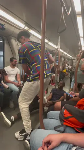 Naruto vs sasuke 🤣 W/ @manature237 #fyp #viral #prank #metro #naruto #drole #pourtoi 