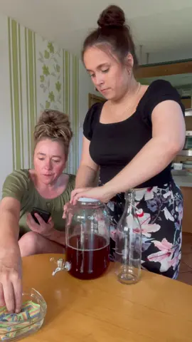 So its me @Gunda #fürdich #comedy #mom #junes #funnyvideos ##mama##meme##laugh##drink[insta: kathijunes]